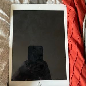 Apple 10.2-Inch iPad 8th Gen with WiFi32GB Silver
